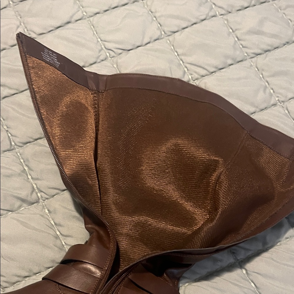 Elegant Brown Heeled Boots - Picture 9 of 11